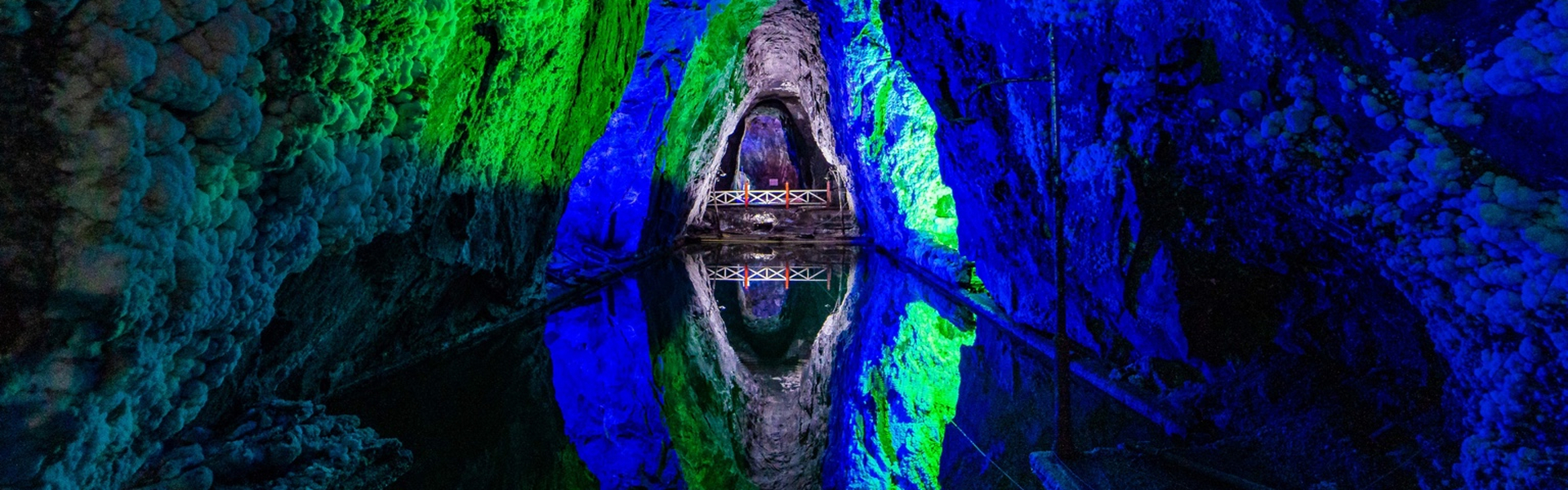 Túnel iluminado de la Mina de Sal de Nemocón